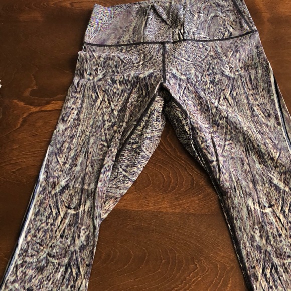 Lululemon wonder under style pants. Size 8. - Picture 1 of 4